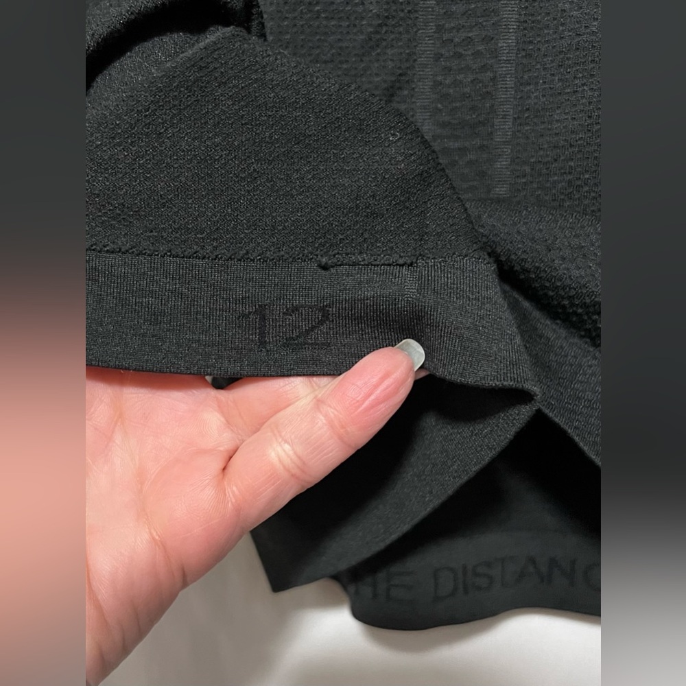 Lululemon Black Swiftly Tech Long Sleeve Crew Thumb Holes Run Yoga Activewear - Picture 12 of 12